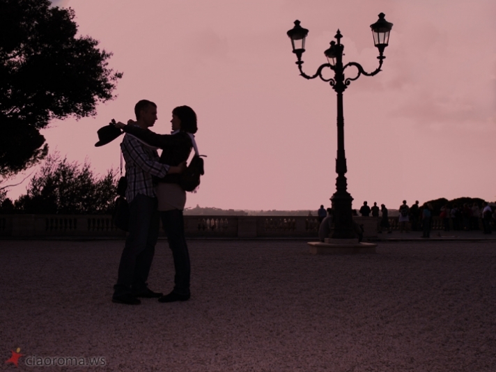 Camminando per le strade di Roma con la felice coppia Tatyana & Anton